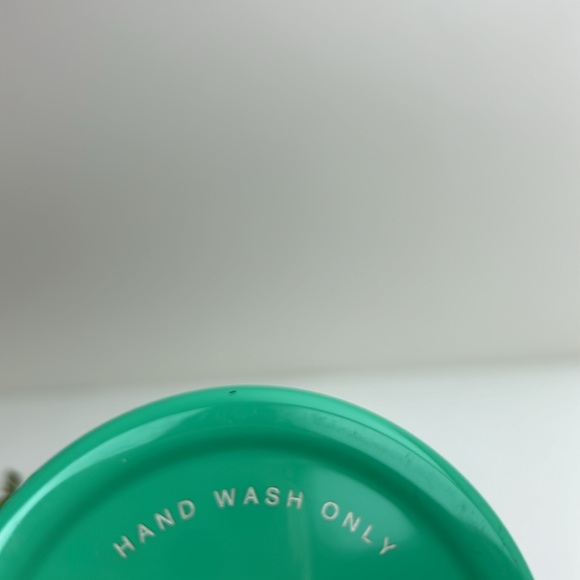 Snoopy Christmas cup with lid, NWT, cute Peanuts snowflake design - Picture 4 of 13